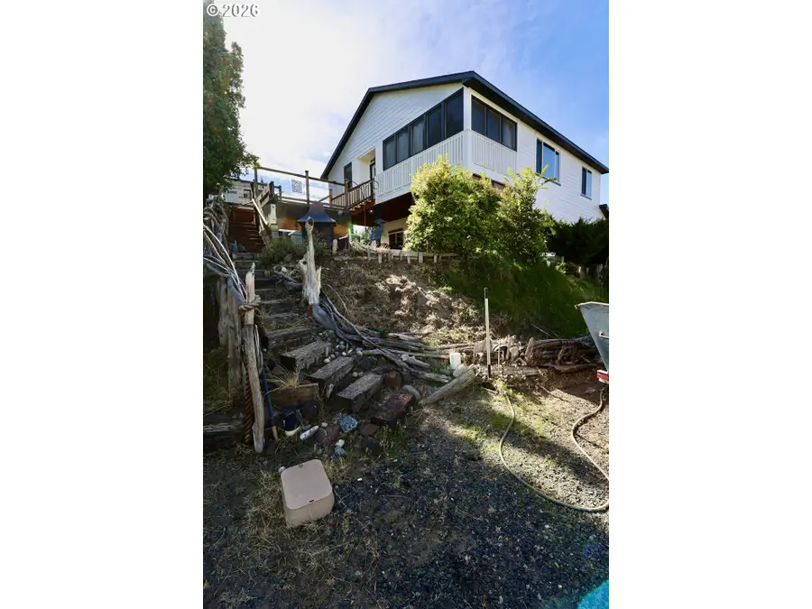 33950 Hilltop Dr, Hermiston, OR 97838 - #2