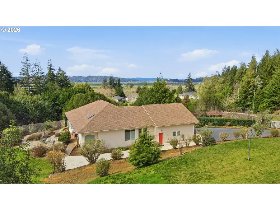 94004 Covey Ln, Coquille, OR 97423 - #2