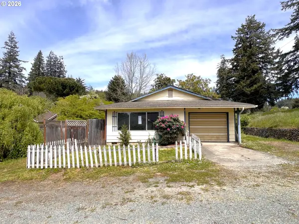 618 W 15th St, Coquille, OR 97423