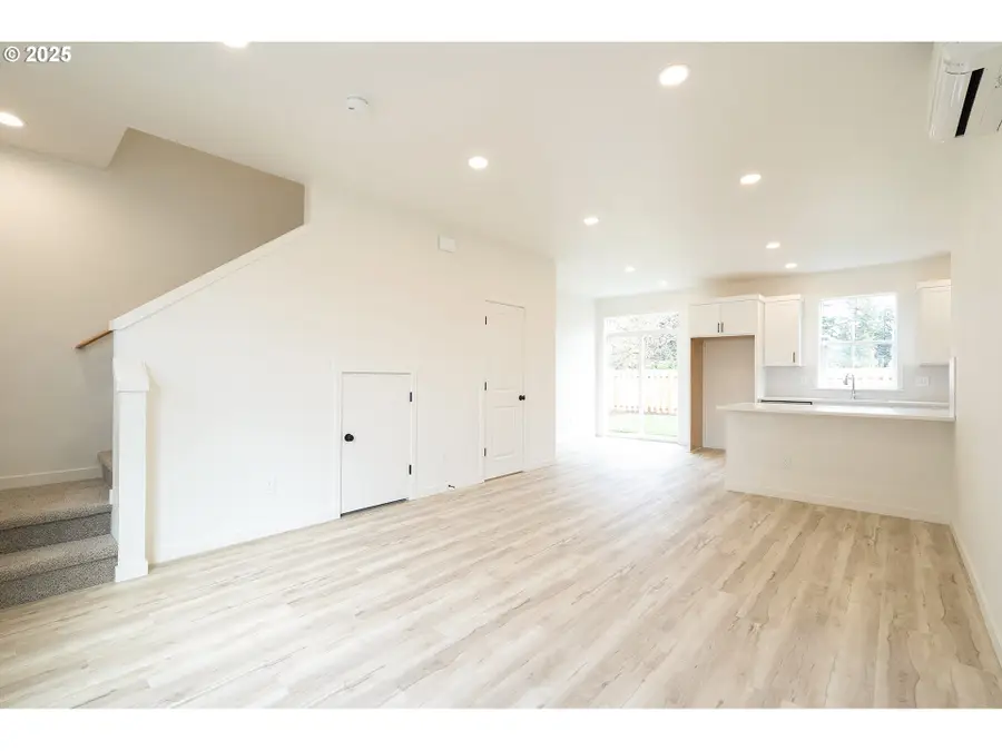 14720 SE Powell Blvd, Portland, OR 97236 - Image #3