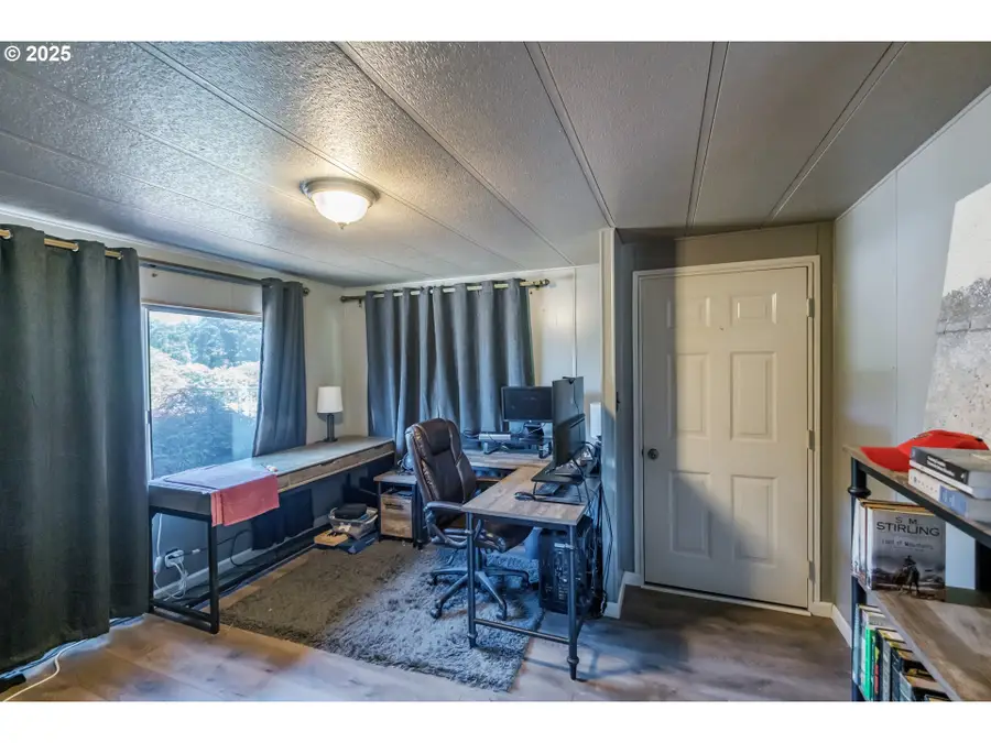 38129 Weirich Dr, Lebanon, OR 97355 - Image #3