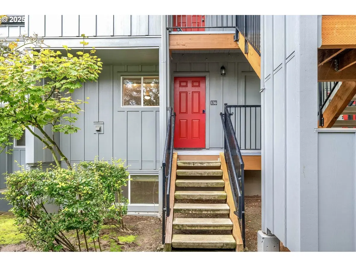 4 Touchstone #136, Lake Oswego, OR 97035 - Image #1