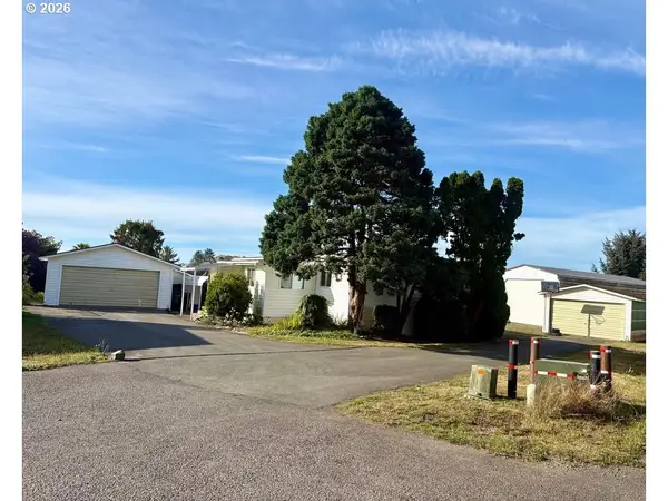 15936 Bay View Dr, Brookings, OR 97415