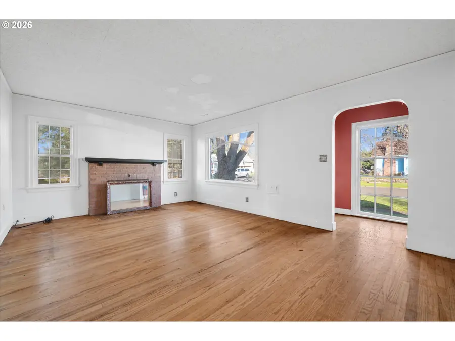 923 SW Ellis St, Dallas, OR 97338 - #2