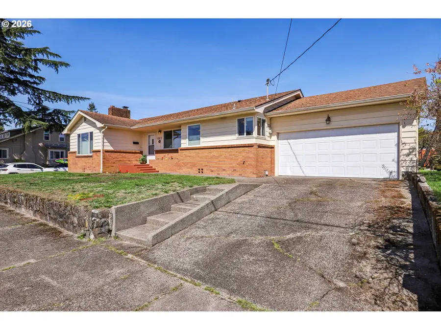 801 Cowlitz Way, Kelso, WA 98626 - #2