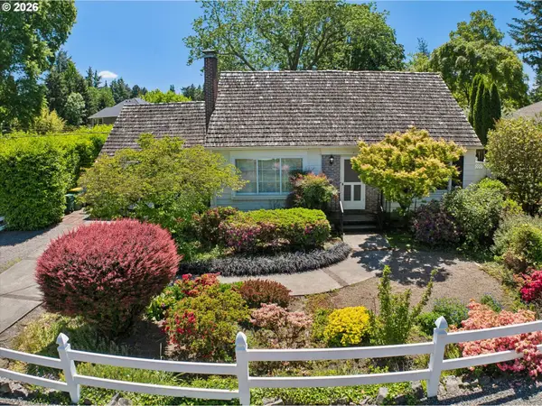 8500 SW Cashmur Ln, Portland, OR 97225