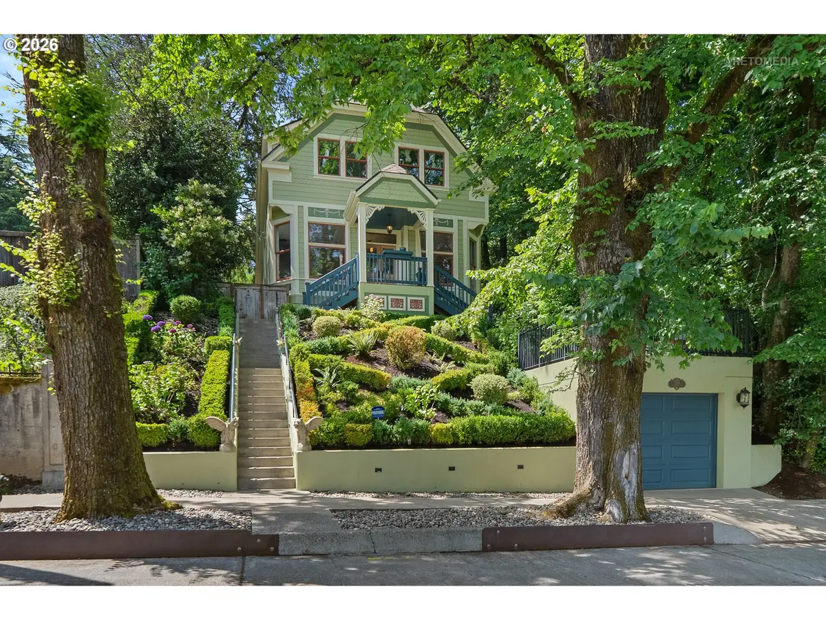 2104 SW Spring St, Portland, OR 97201 - #1
