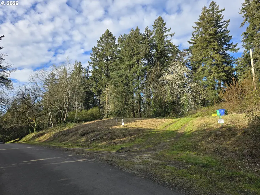 SW 41st Ave #1, 2, 3, Portland, OR 97219 - #2
