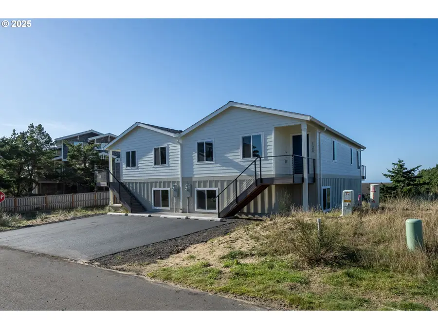 110 Crescent St, Tillamook, OR 97141 - Image #2