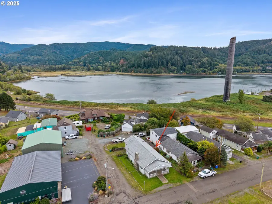 308 1st St, Garibaldi, OR 97118 - Image #3