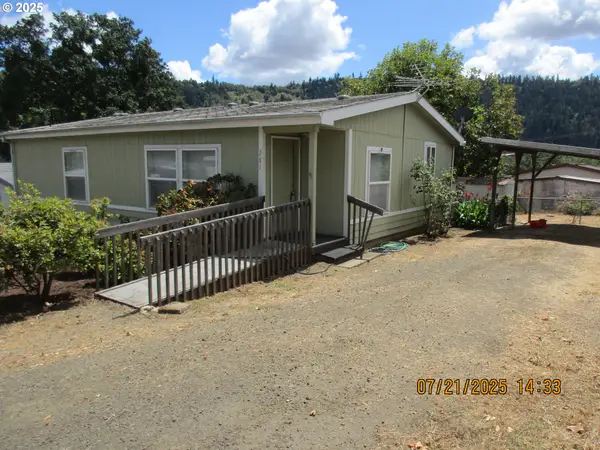 751 SE Meadowood Dr, Winston, OR 97496