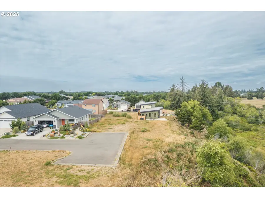 636 Seacrest Dr, Bandon, OR 97411 - Image #3