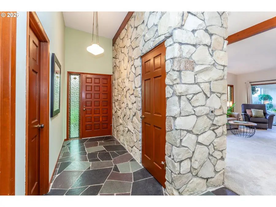 7130 Los Verdes Dr, Gladstone, OR 97027 - #3