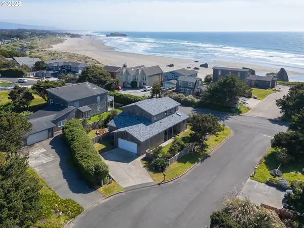 1305 Strawberry Dr, Bandon, OR 97411