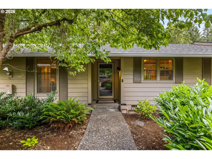 4363 Woodside Cir, Lake Oswego, OR 97035 - #3