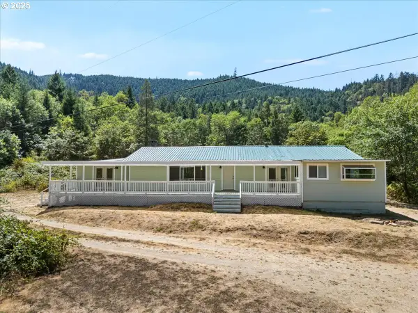 181 Oak Hollow Ln, Riddle, OR 97469