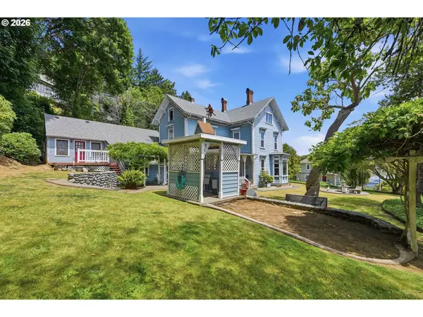 687 N 3rd St, CoosBay, OR 97420