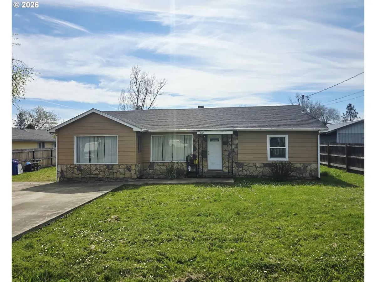 2137 Castle Ave, Roseburg, OR 97471 - #1