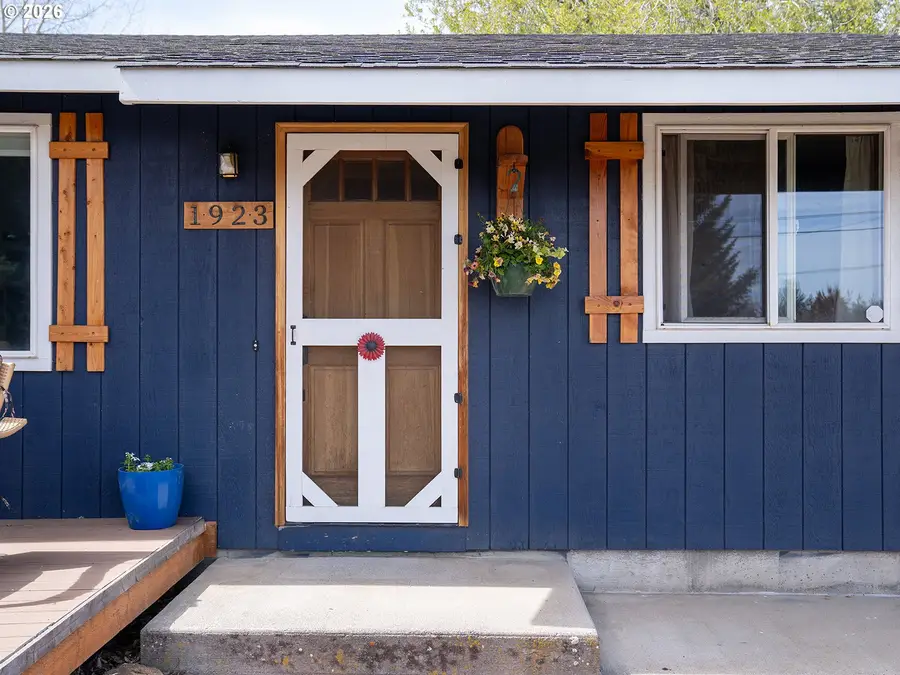 1923 SW 20th, Redmond, OR 97756 - #3