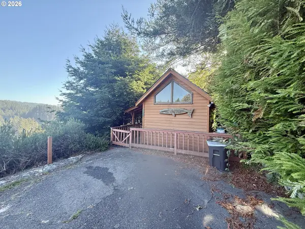 19921 Whaleshead Rd #OV-11, Brookings, OR 97415