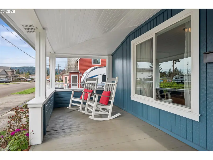 384 W Dartmouth St, Gladstone, OR 97027 - #2