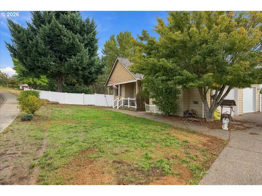 2408 SW Oakwood Dr, Dallas, OR 97338 - #3