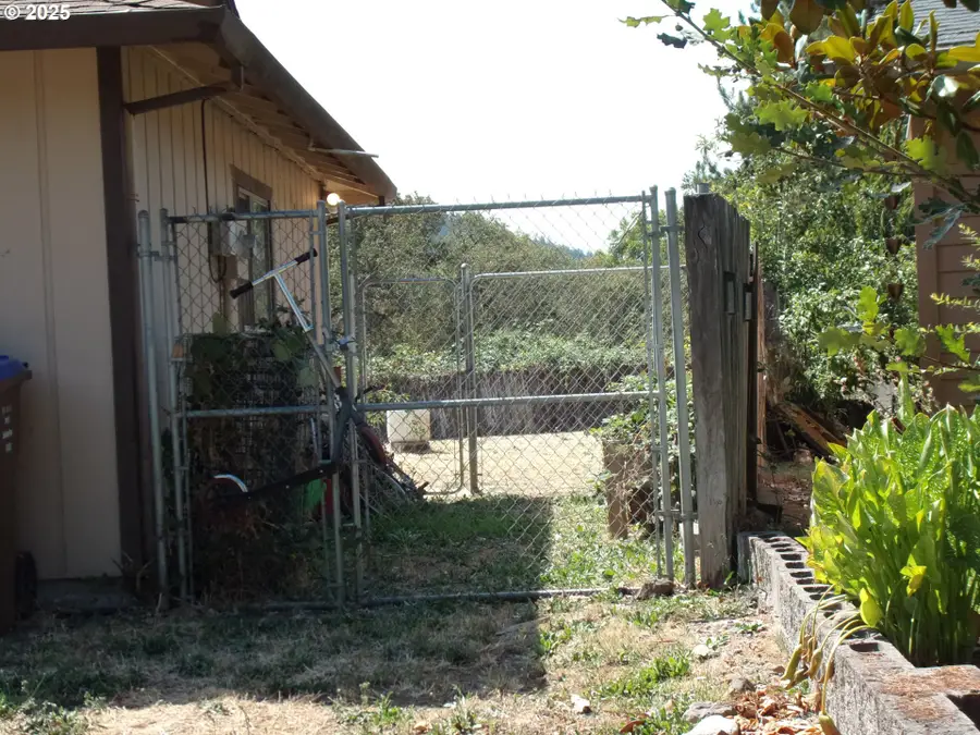 353 Donald Ter, Tri City, OR 97457 - Image #3