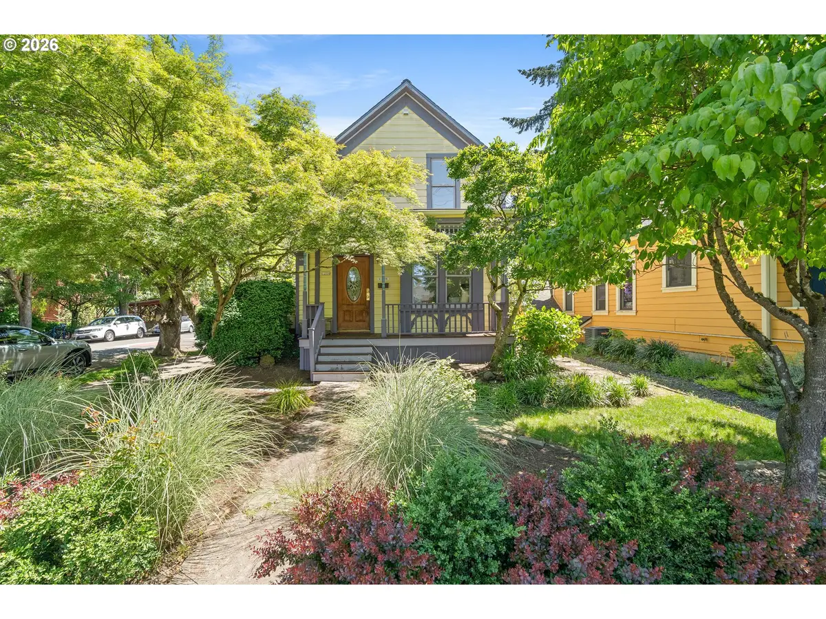 1204 SE 34th Ave, Portland, OR 97214 - #1