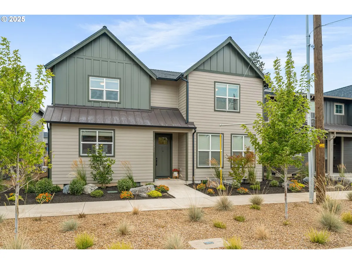 20211 Glen Vista Rd, Bend, OR 97703 - Image #1