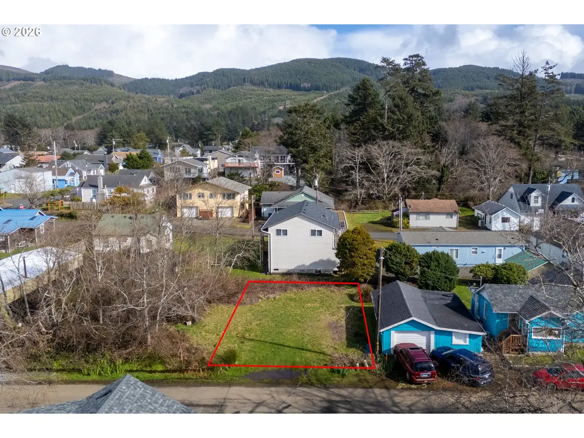 132 S Dolphin St, Rockaway Beach, OR 97136 - #1