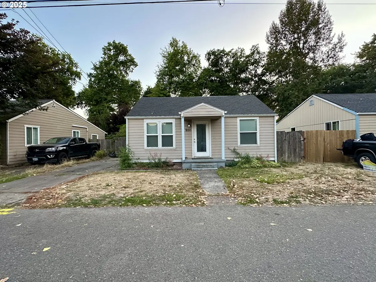 9511 NE Gertz Cir, Portland, OR 97211 - Image #1