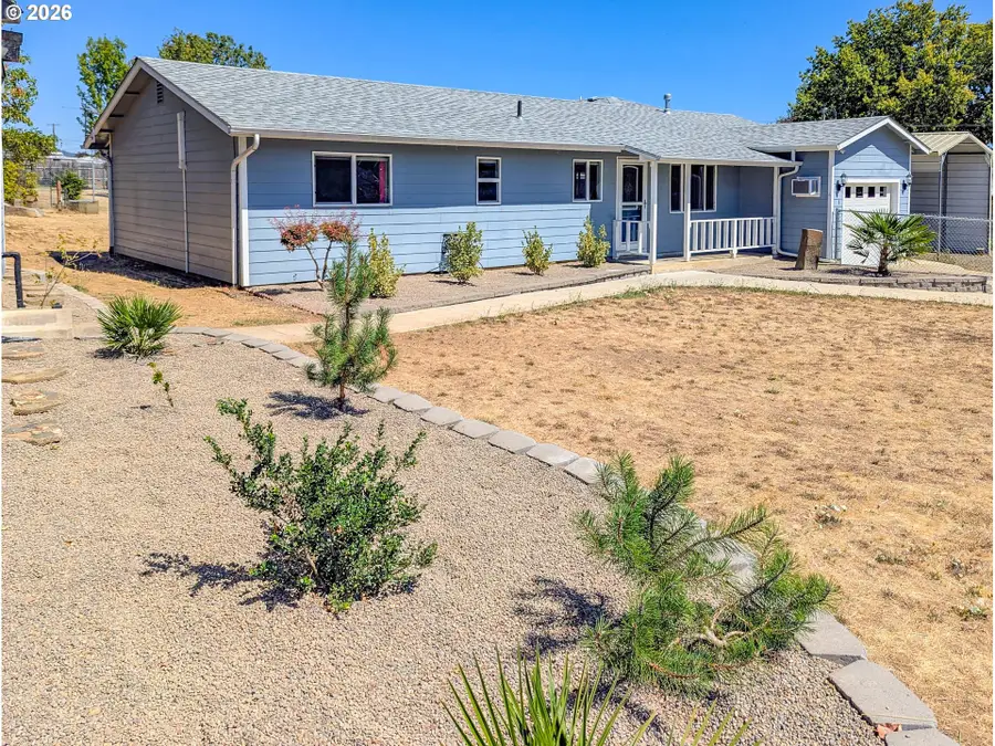 61 SW Oak St, Winston, OR 97496 - #2
