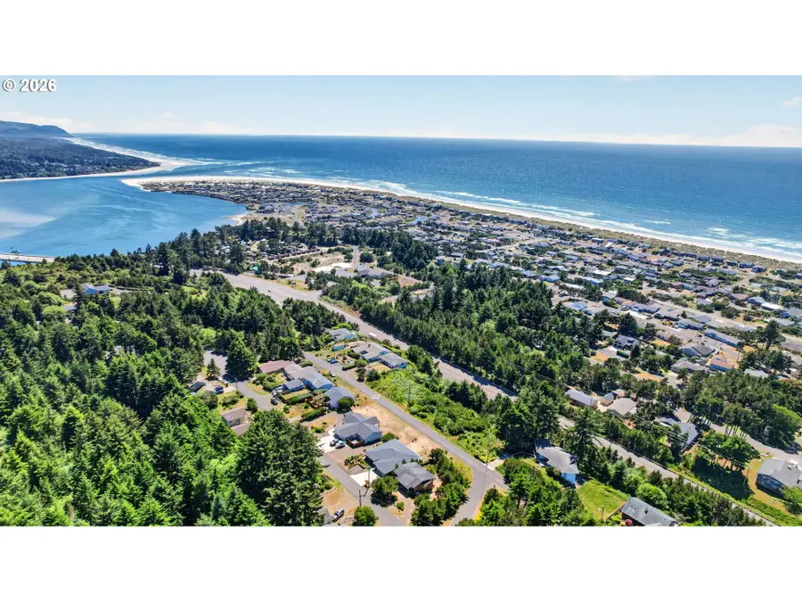 1902 NW Cedar Crest Pl, Waldport, OR 97394 - #2