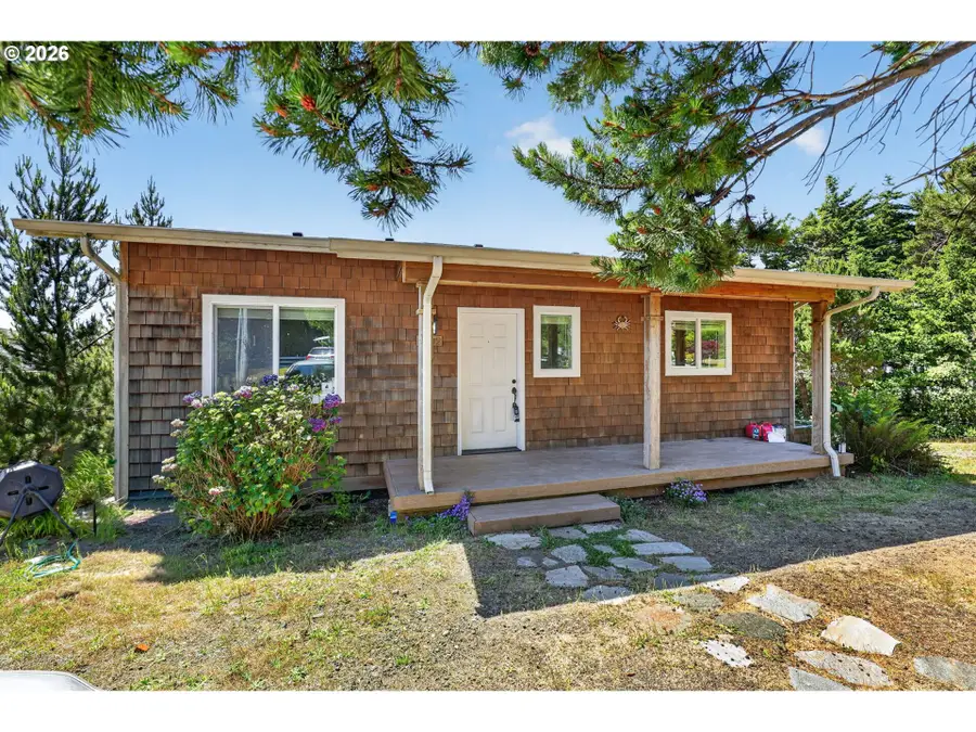 1902 NW Cedar Crest Pl, Waldport, OR 97394 - #3
