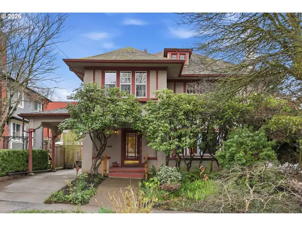 3136 NE Couch St, Portland, OR 97232