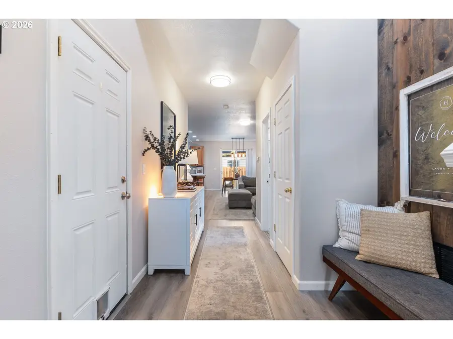 1603 SW Hewitt Ave, Troutdale, OR 97060 - Image #2