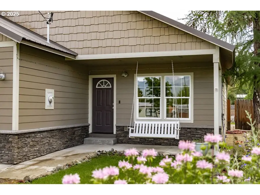 104 N College St, Joseph, OR 97846 - Image #2