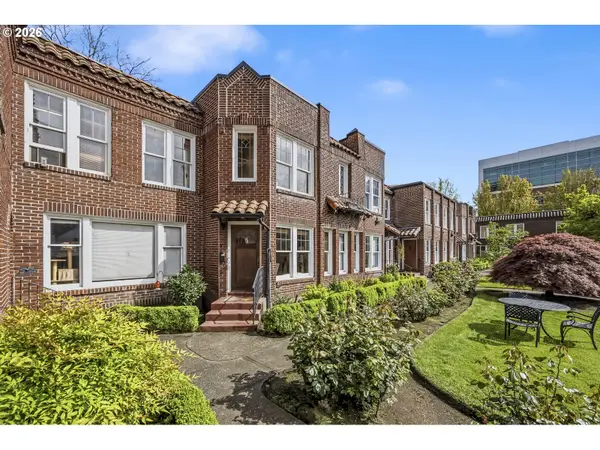 4353 NE Halsey St #4, Portland, OR 97213