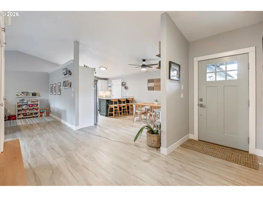 1146 SW James Ct, Dundee, OR 97115 - #3