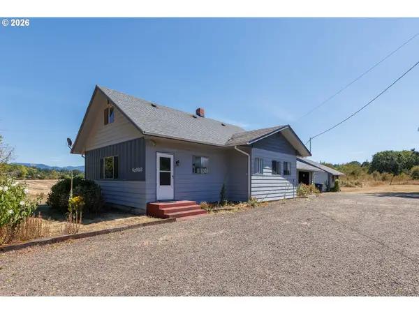 40028 Lacomb Dr, Lebanon, OR 97355