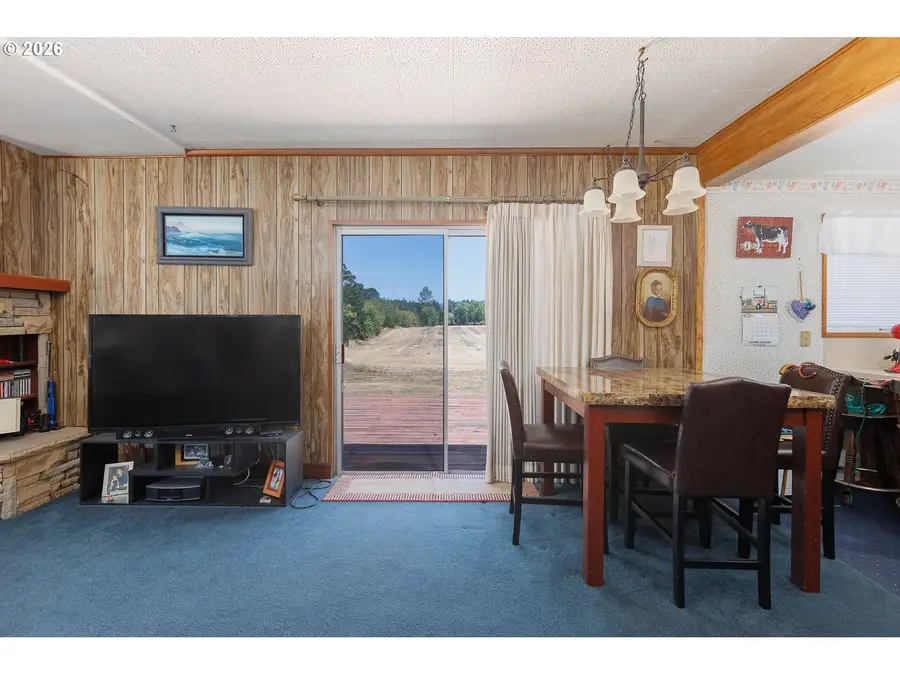 40028 Lacomb Dr, Lebanon, OR 97355 - #2