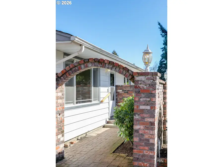 1943 Monterey Ln, Eugene, OR 97401 - #3