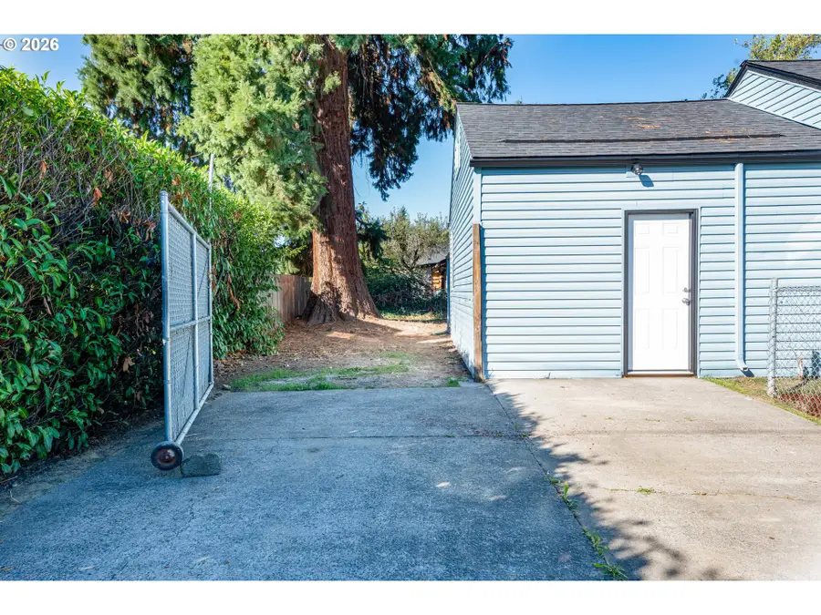 5418 A St, Springfield, OR 97478 - #3