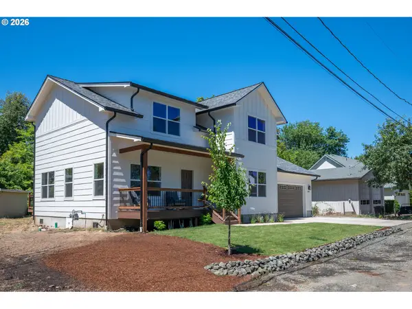 1306 NW Whipple Ave, Roseburg, OR 97471