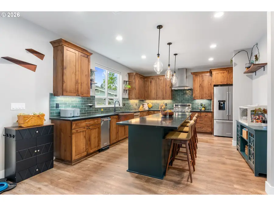 1114 9th St, Hood River, OR 97031 - #3