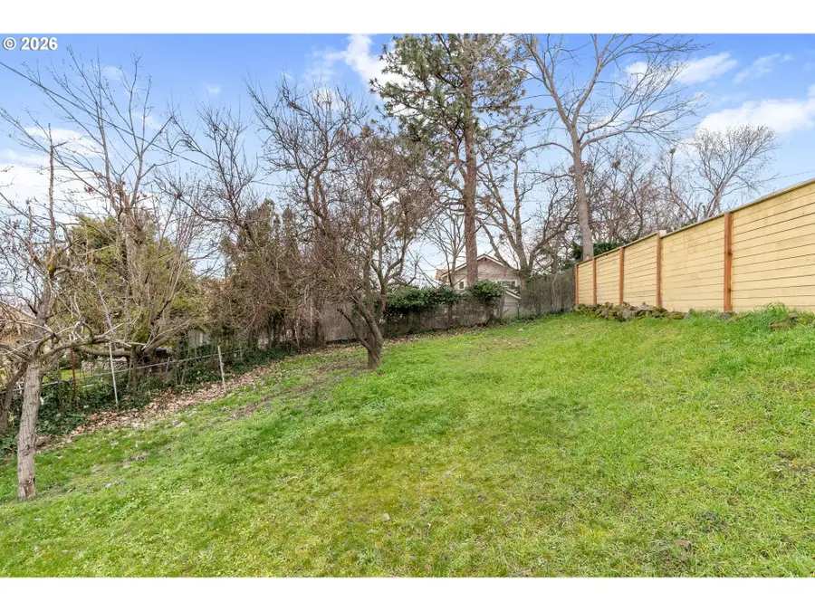 1108 Myrtle St, The Dalles, OR 97058 - #2