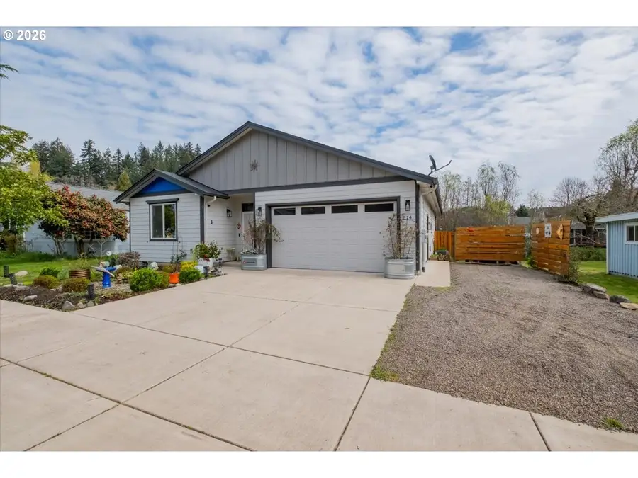 214 Averill St, Brownsville, OR 97327 - #2