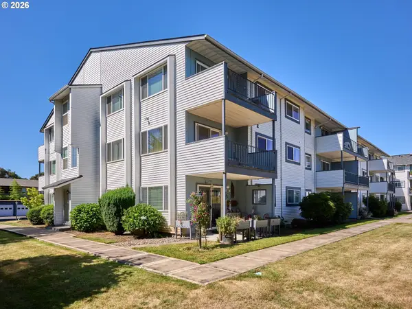 950 Evergreen Rd #221, Woodburn, OR 97071