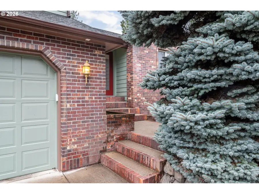 214 St James Ct, Longview, WA 98632 - #2