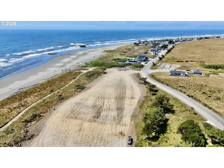 900 Old Coast Rd #5, Wedderburn, OR 97444 - #2